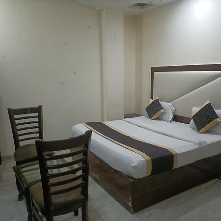Hotel Ringer Нью-Дели Экстерьер фото