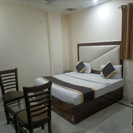 Hotel Ringer Нью-Дели Экстерьер фото
