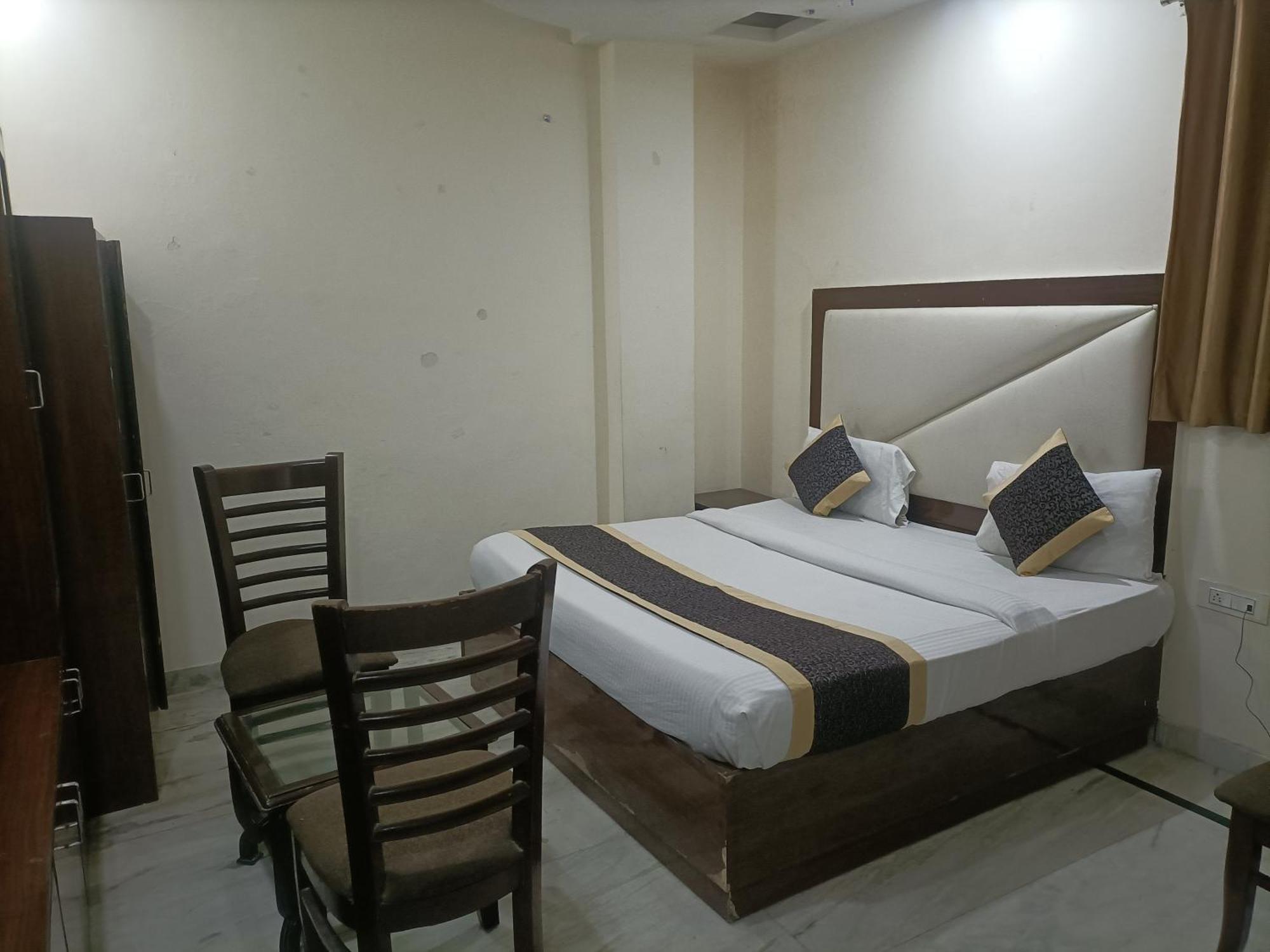 Hotel Ringer Нью-Дели Экстерьер фото